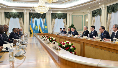 Мемлекет басшысы Руанда Президенті Поль Кагамемен кеңейтілген құрамда келіссөз жүргізді