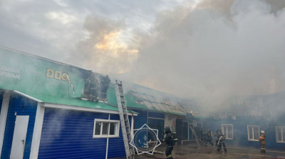 БҚО-да дәмхана мен оған жапсарлас салынған дүкеннің шатыры өртенді