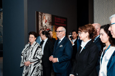 &laquo;Қолмен өрілген қолғап сыры&raquo;