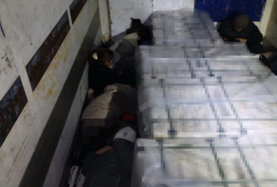 10 шетелдік құрылыс материалдарының арасына жасырынып, шекарадан өтпек болған