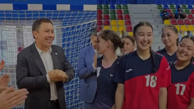 Азия ойындары: Геннадий Головкин жас спортшыларға қолдау көрсетті (ВИДЕО)