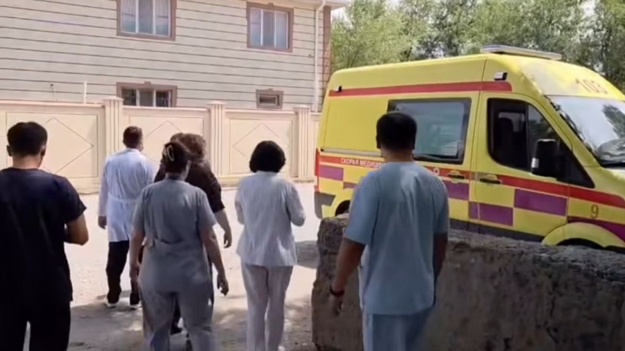 "Ерегіс дефибриллятордан шыққан": Жамбыл облысында фельдшерге оқ атқан күдікті іздестіріліп жатыр