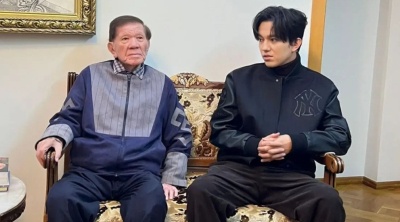 «Қазасына көңіл айтты»: Димаш Құдайберген ақын Шахановтың шаңырағында болды