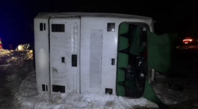 Павлодар облысында автобус аударылып, 17 адам ауруханаға жеткізілді