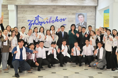 Цифрлық педагогика: Жасанды интеллект дәуіріндегі ұстаз рөлі