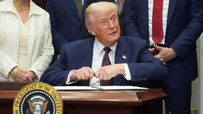 Дональд Трамп Қазақстанға баж салығын енгізу туралы құжатқа қол қойды