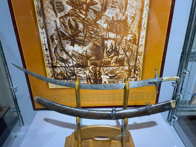 Кенесары ханның қайқы қылышы