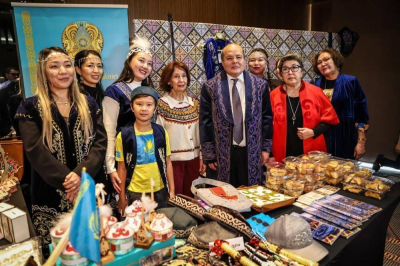 Солтүстік Македония Президенті дипломатиялық қайырымдылық жәрмеңкесінде Қазақстан стендін тамашалады