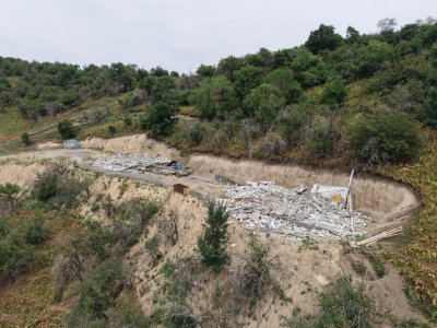 Алматының тау бөктерінде екі заңсыз нысан сүрілді