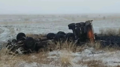 Павлодарда КамАЗ аударылып кетіп, 2 адам қаза тапты