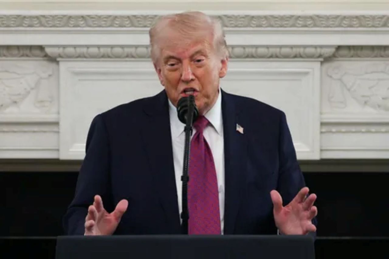 Трамп заявил, что Зеленский разрушил Украину и Вашингтону не стоит иметь с ним дело