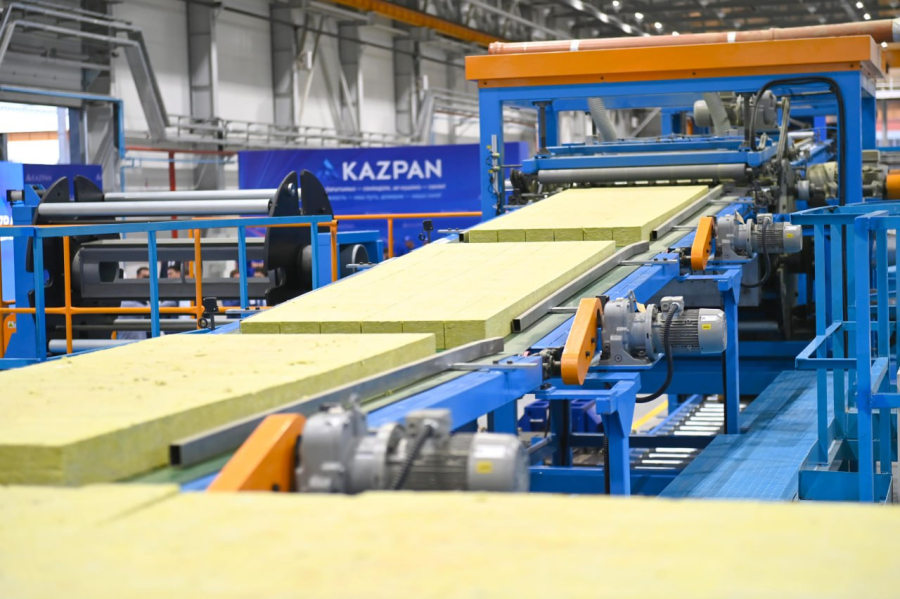 Мемлекет басшысы KazPan сэндвич-панелдерін өндіретін зауытты аралады