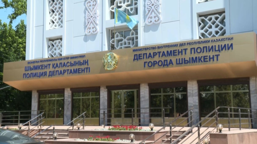 Шымкентте заңсыз сақталған тоғыз суық қару тәркіленді