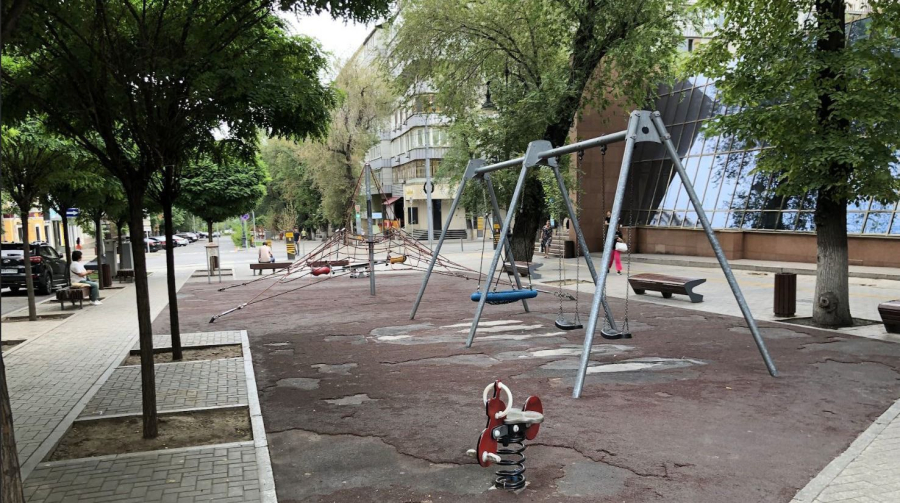 Алматыда баланы басынан тепкен ер адам қамауға алынды