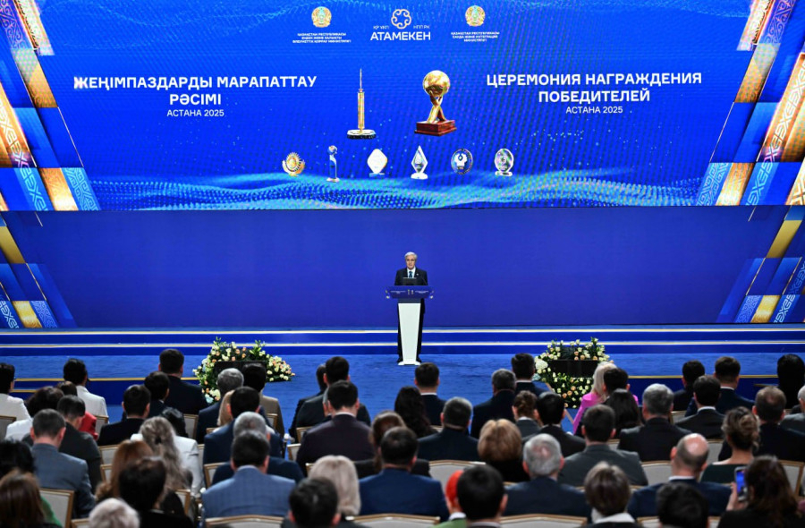 “Кәсіпкерлер бюрократия азайғанын сезінуге тиіс, бұл өткеннің еншісінде қалуы керек“ - Тоқаев