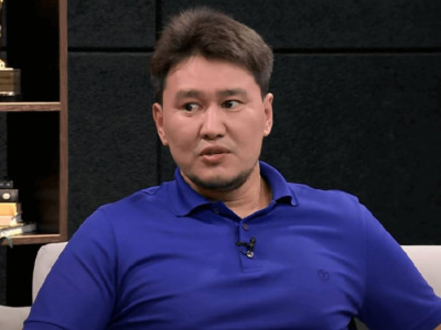 «Шалдың аты сияқты»: Жахан Отарғалиев өз есімінен қатты ұялатынын айтты (ВИДЕО)